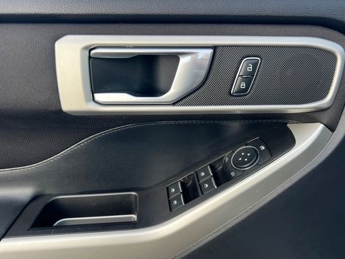 Used 2020 Ford Explorer XLT w/ Class III Trailer Tow Package image 8