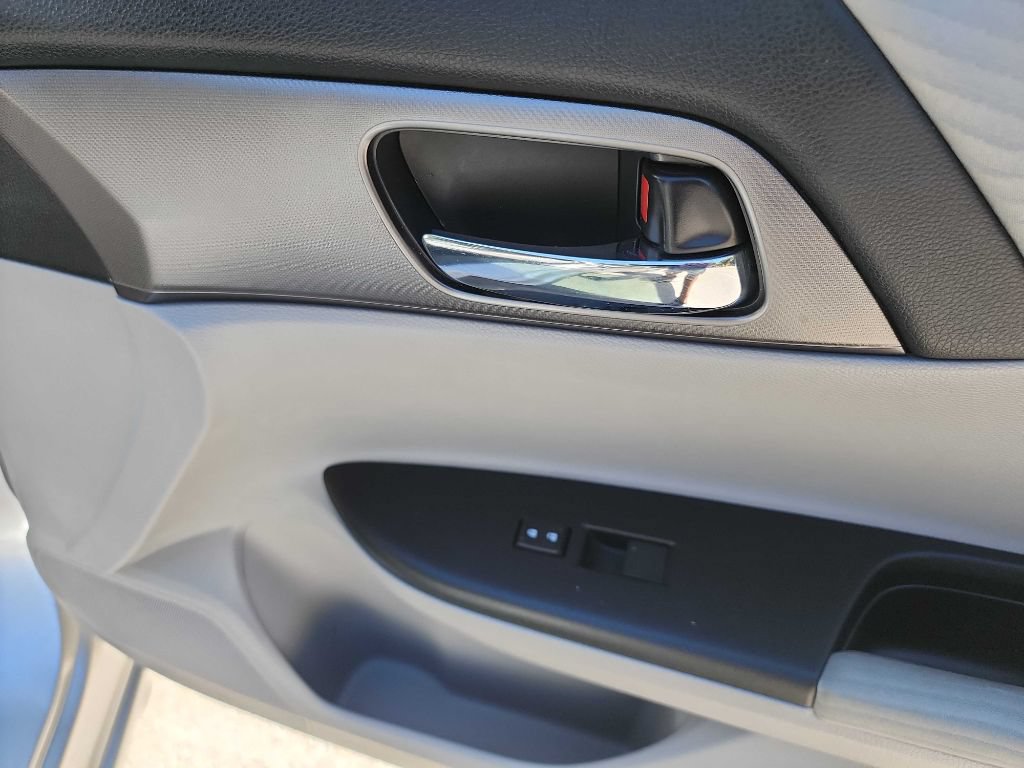 Used 2015 Honda Accord LX image 32