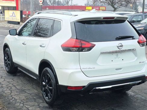 Used 2017 Nissan Rogue SV image 4