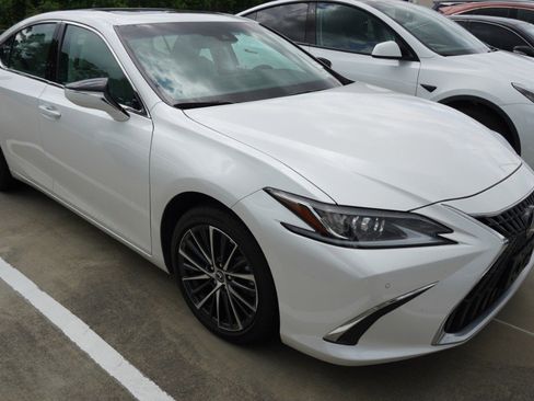 Used 2025 Lexus ES 350 w/ Premium Package FWD image 4
