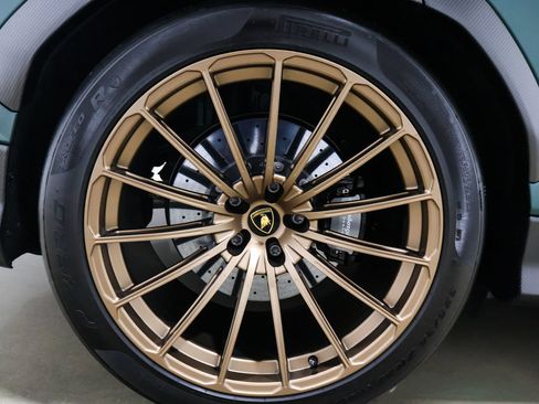 Used 2024 Lamborghini Urus Performante AWD/4WD image 25
