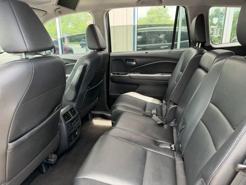 Used 2019 Honda Pilot Touring image 18