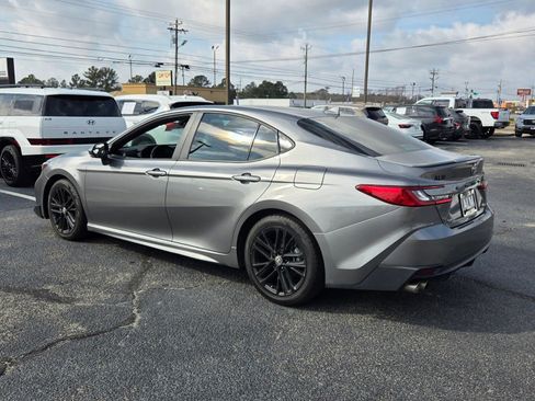 Used 2025 Toyota Camry SE image 9