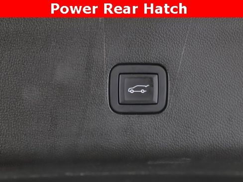 Used 2023 Buick Enclave Essence image 28