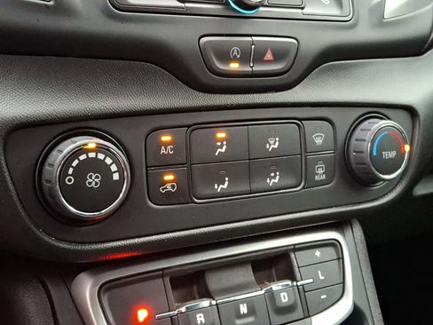 Certified 2024 GMC Terrain SLE FWD image 17
