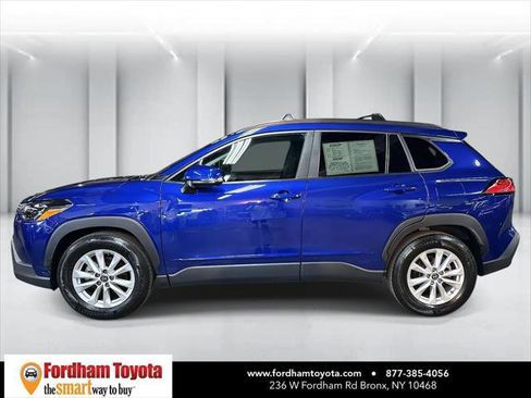 Certified 2022 Toyota Corolla Cross LE image 7