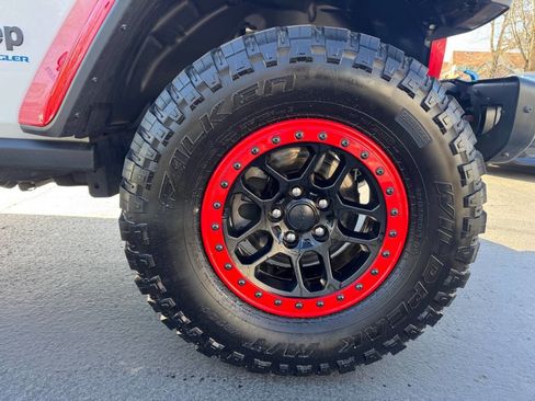 Used 2023 Jeep Wrangler Unlimited w/ Sun & Screen Package image 26