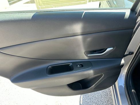 Certified 2026 Hyundai Elantra SE FWD image 10