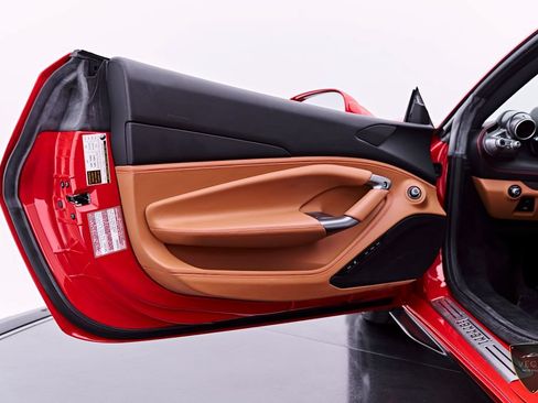 Used 2022 Ferrari F8 Tributo RWD image 38