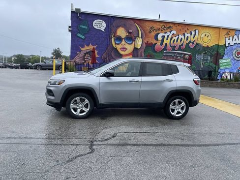 Used 2024 Jeep Compass Latitude AWD/4WD image 2
