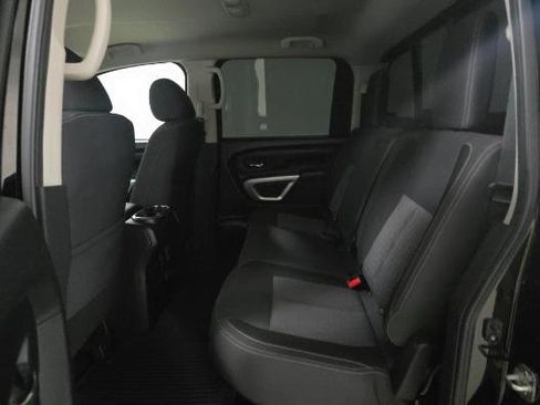 Used 2021 Nissan Titan SV w/ SV Convenience Package image 8