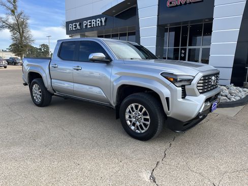 Used 2025 Toyota Tacoma Limited image 2