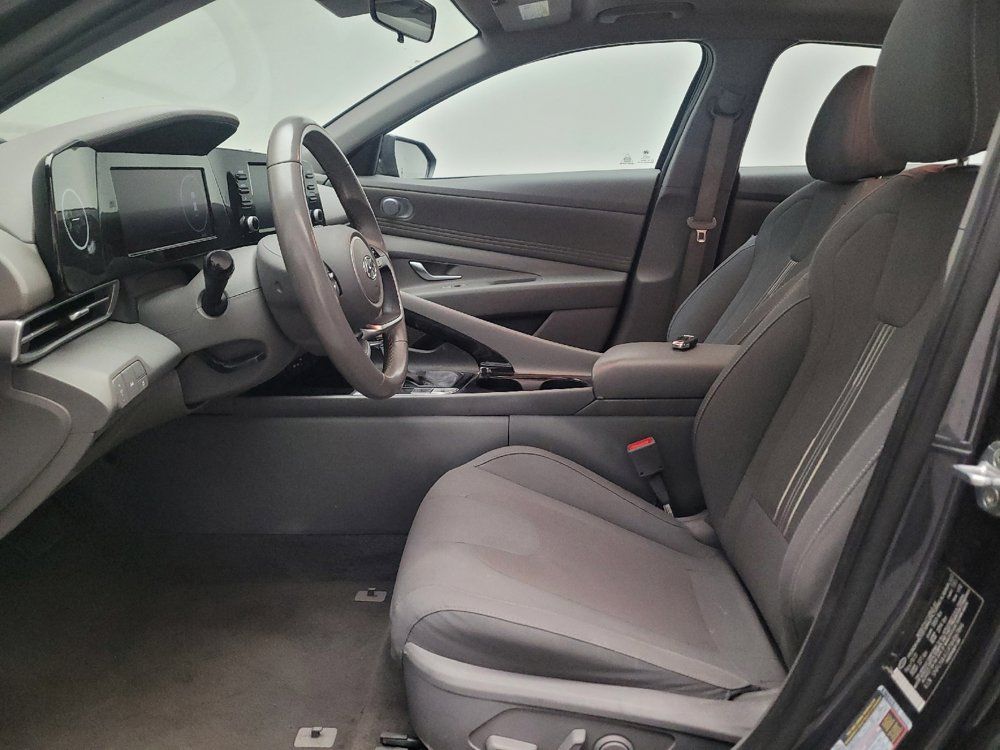 Used 2022 Hyundai Elantra SEL w/ Convenience + Premium Package FWD image 17