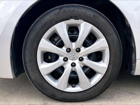 Used 2022 Toyota Corolla LE image 11