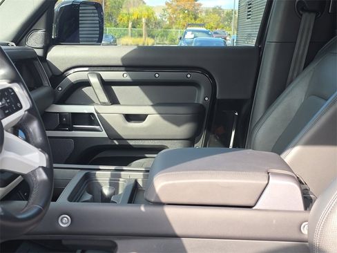 Used 2024 Land Rover Defender 90 S image 22