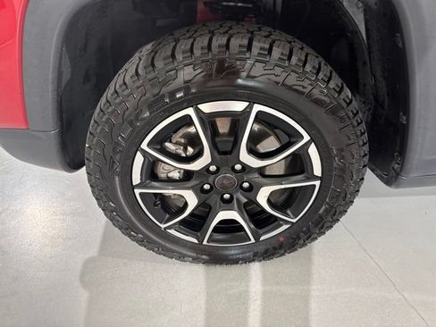 Used 2025 Jeep Compass Trailhawk AWD/4WD image 4