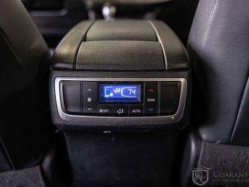 Used 2019 Toyota Highlander XLE image 37