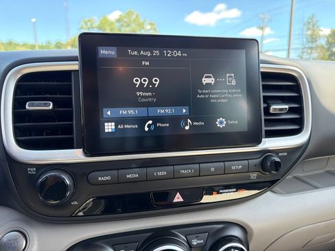 Certified 2025 Hyundai Venue SEL FWD image 15
