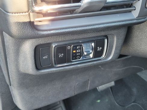 Used 2025 Lincoln Corsair FWD w/ Equipment Group 101A image 18