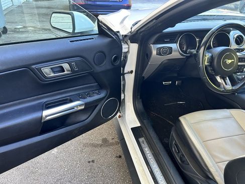 Used 2022 Ford Mustang Premium image 4