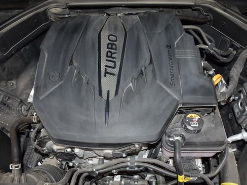 Used 2025 Genesis G70 2.5T image 7