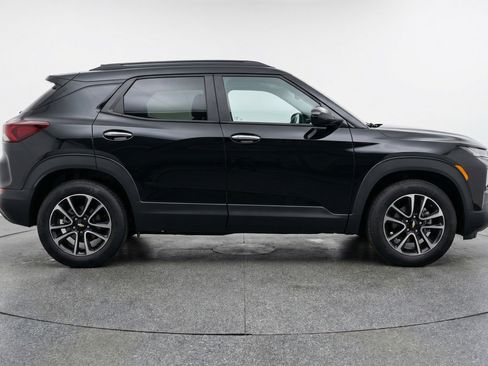 Used 2025 Chevrolet TrailBlazer LT FWD image 11