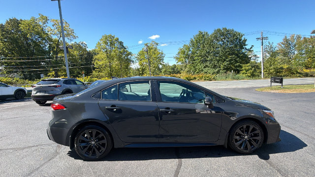 Used 2023 Toyota Corolla SE w/ SE Premium Package FWD image 4