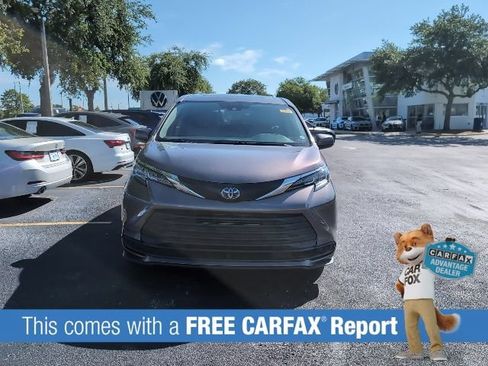 Used 2021 Toyota Sienna LE w/ LE Plus Package AWD/4WD image 2
