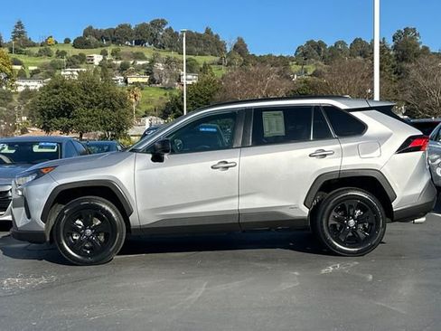 Used 2022 Toyota RAV4 LE image 6