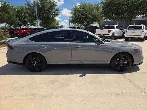 Used 2024 Honda Accord Sport image 2