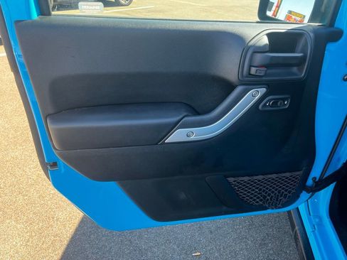 Used 2018 Jeep Wrangler Rubicon w/ Power Convenience Group image 36