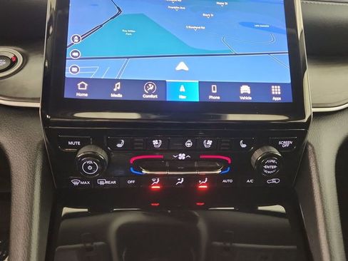 Used 2023 Jeep Grand Cherokee L Limited w/ Luxury Tech Group II image 16