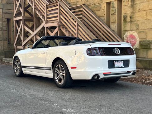 Used 2013 Ford Mustang Premium image 29