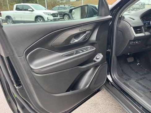 Used 2023 GMC Terrain SLT image 5