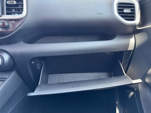 Used 2023 Hyundai Venue SEL FWD image 24