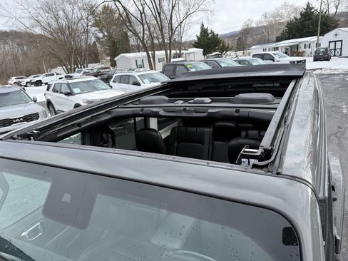 Used 2021 Jeep Wrangler Unlimited Rubicon image 27