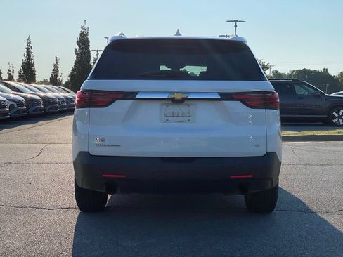 Used 2023 Chevrolet Traverse LT w/ Rear Camera Mirror Package FWD image 6