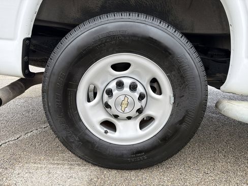 Used 2024 Chevrolet Express 2500 w/ Driver Convenience Package image 9