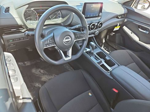 Used 2025 Nissan Sentra SV FWD image 10
