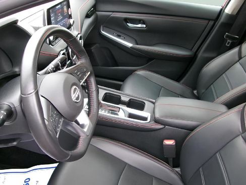 Used 2025 Nissan Sentra SR w/ SR Premium Package image 13