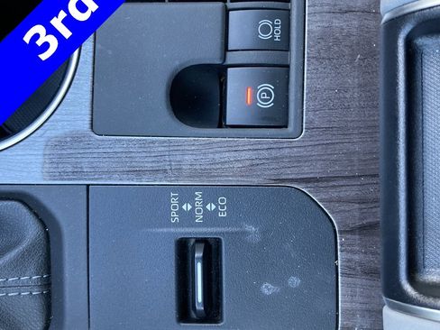 Used 2024 Toyota Highlander Limited image 31