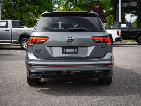 Used 2023 Volkswagen Tiguan SE R-Line AWD/4WD image 9