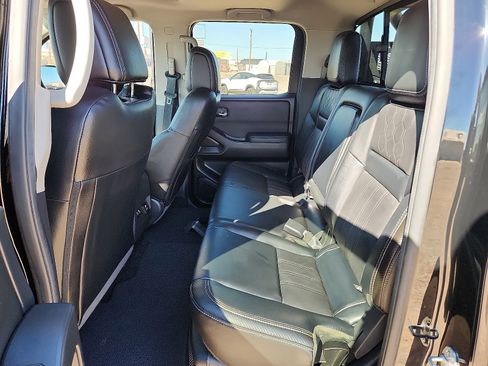 Used 2023 Nissan Frontier SV w/ SV Premium Package image 9