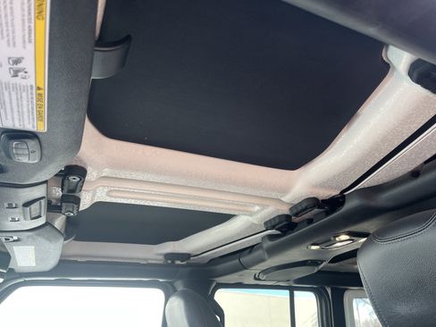 Used 2019 Jeep Wrangler Unlimited Sahara image 33