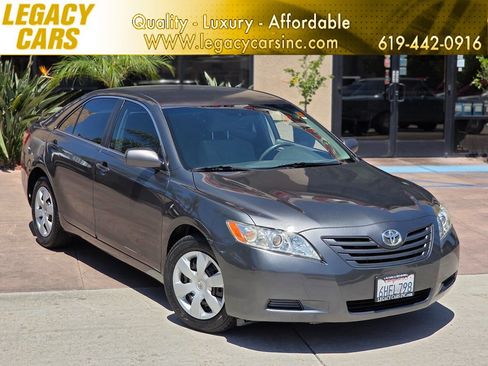 Used 2009 Toyota Camry LE FWD image 1