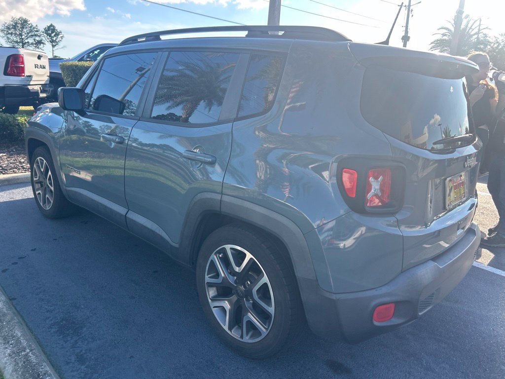 Used 2018 Jeep Renegade Latitude w/ Popular Equipment Group FWD image 4