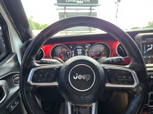 Used 2020 Jeep Gladiator Rubicon AWD/4WD image 9