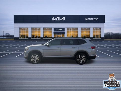Used 2025 Volkswagen Atlas SE AWD/4WD image 9
