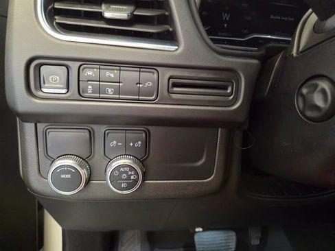 Used 2022 GMC Yukon SLT w/ SLT Premium Package RWD image 30