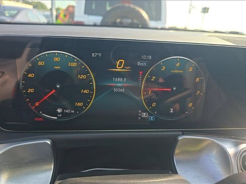 Used 2022 Mercedes-Benz GLB 250 4MATIC w/ Premium Package Lite image 11
